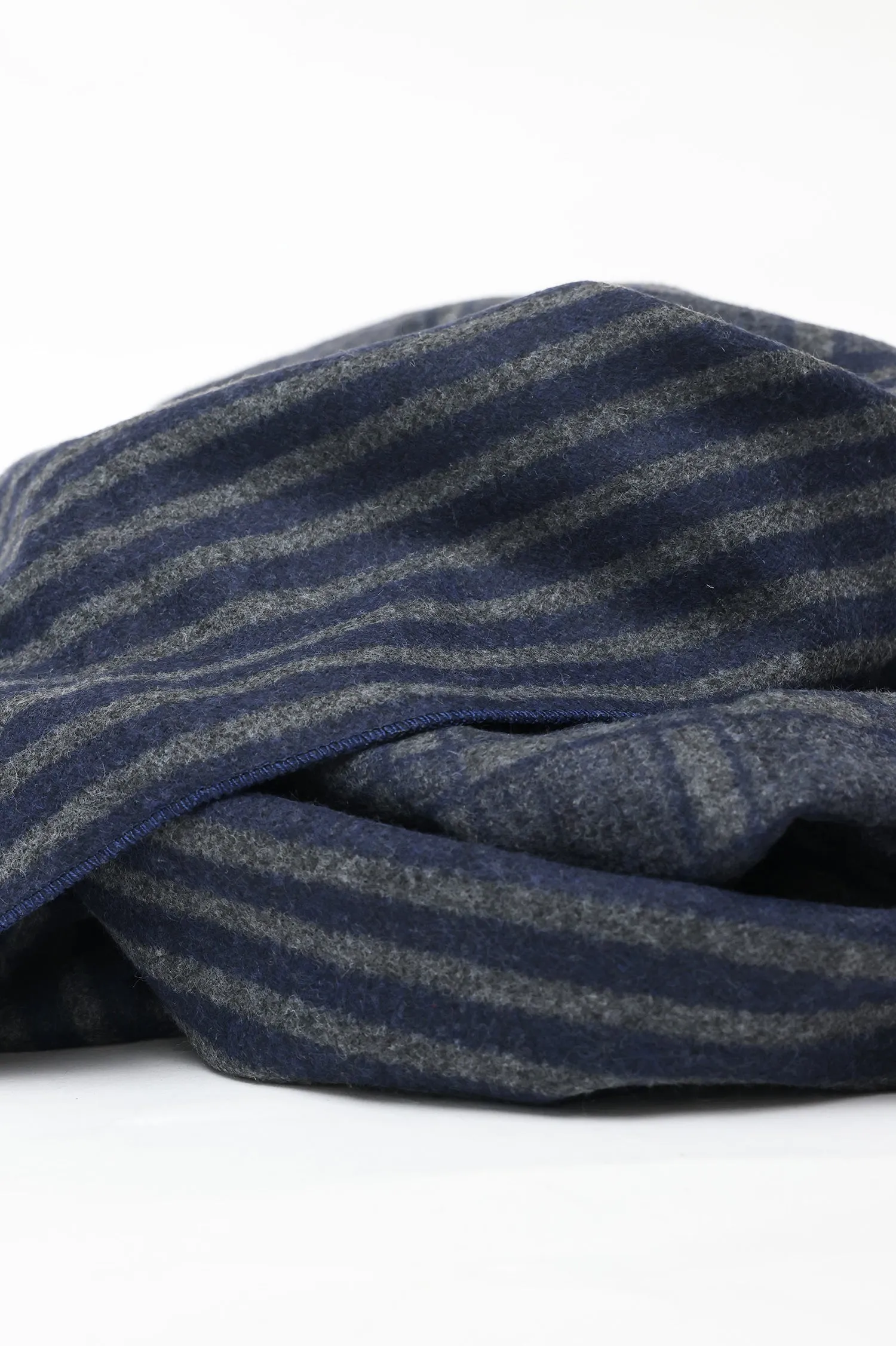 DUAL-PATTERN STRIPED SCARF-NAVY