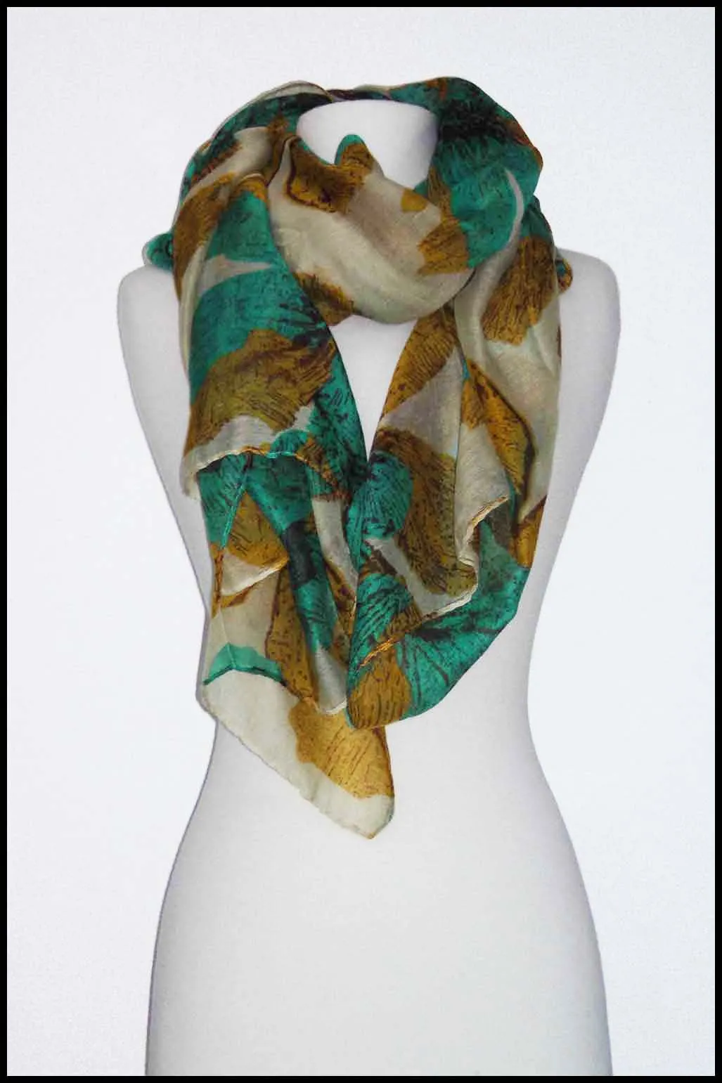 Oversize Bold Floral Pattern Scarf